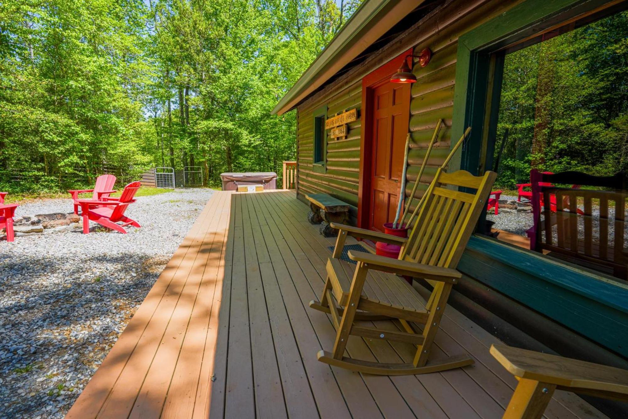 The Big Little Cabin - Hot Tub & Playground Dahlonega Eksteriør bilde