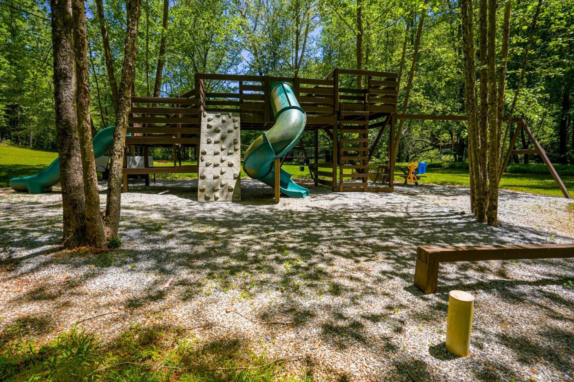 The Big Little Cabin - Hot Tub & Playground Dahlonega Eksteriør bilde