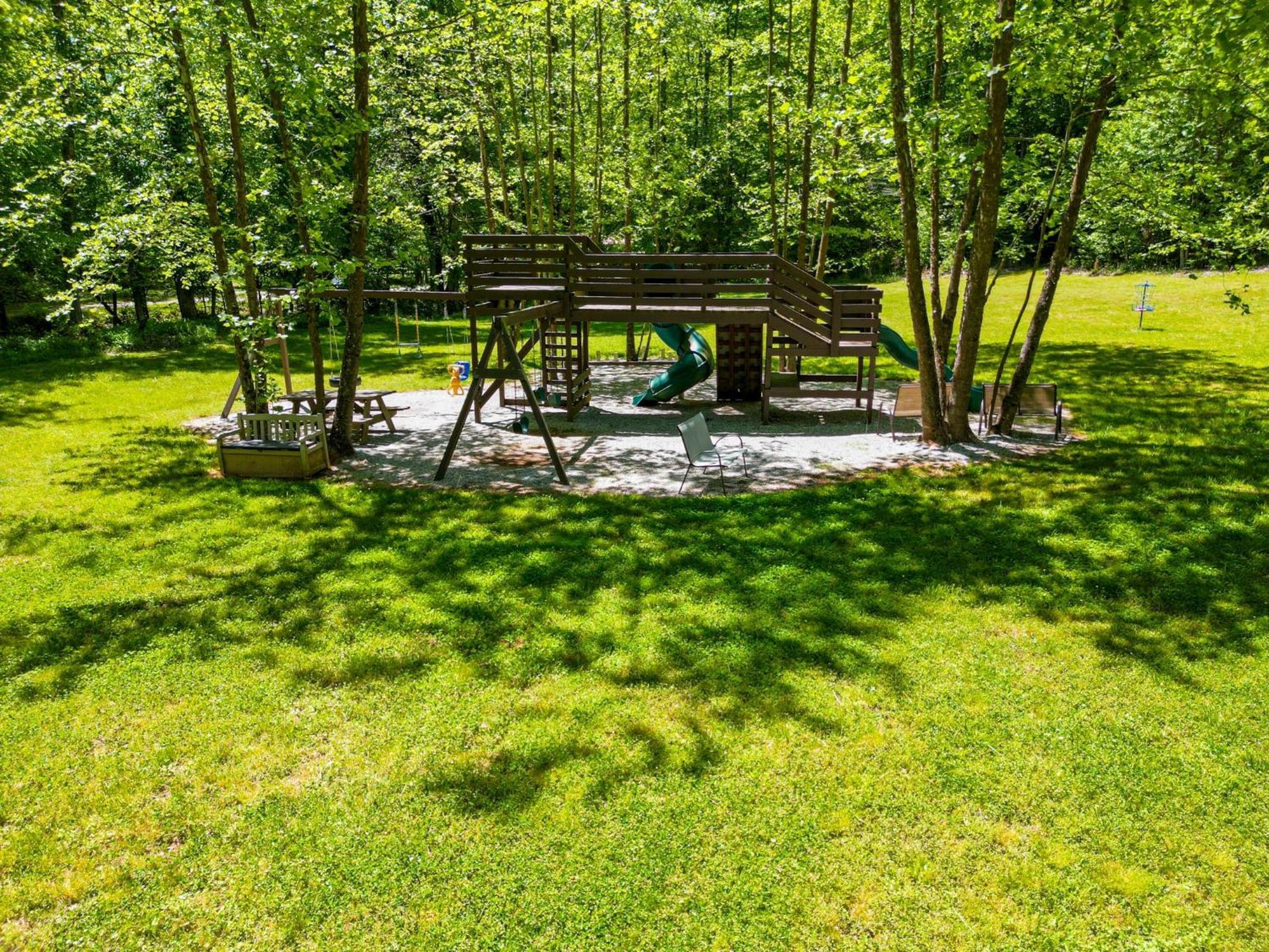 The Big Little Cabin - Hot Tub & Playground Dahlonega Eksteriør bilde