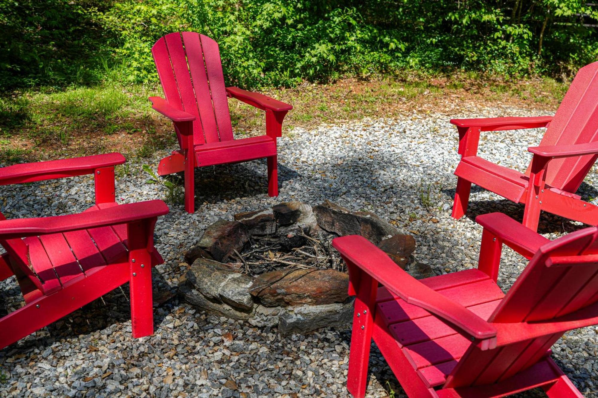 The Big Little Cabin - Hot Tub & Playground Dahlonega Eksteriør bilde