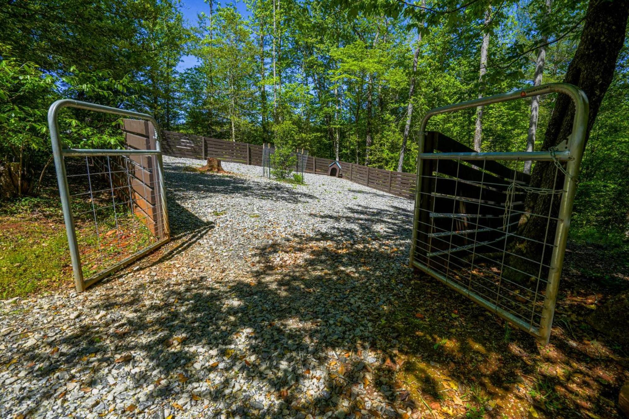 The Big Little Cabin - Hot Tub & Playground Dahlonega Eksteriør bilde