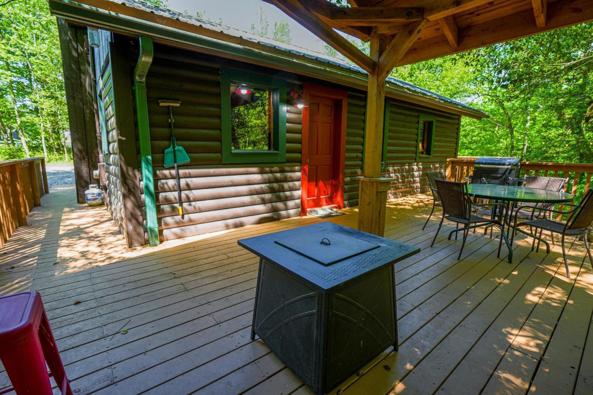 The Big Little Cabin - Hot Tub & Playground Dahlonega Eksteriør bilde