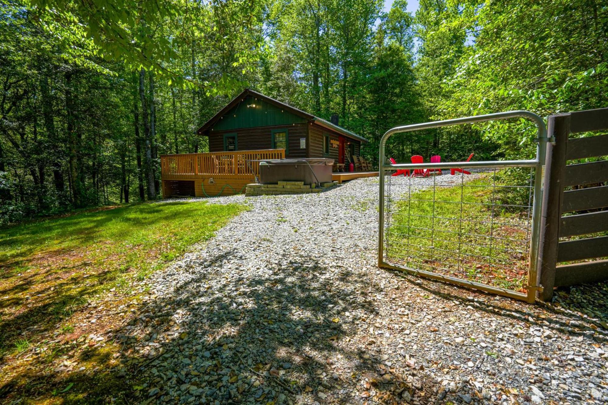 The Big Little Cabin - Hot Tub & Playground Dahlonega Eksteriør bilde