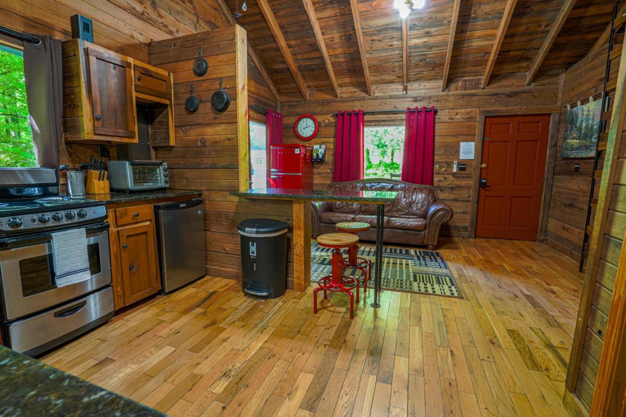 The Big Little Cabin - Hot Tub & Playground Dahlonega Eksteriør bilde