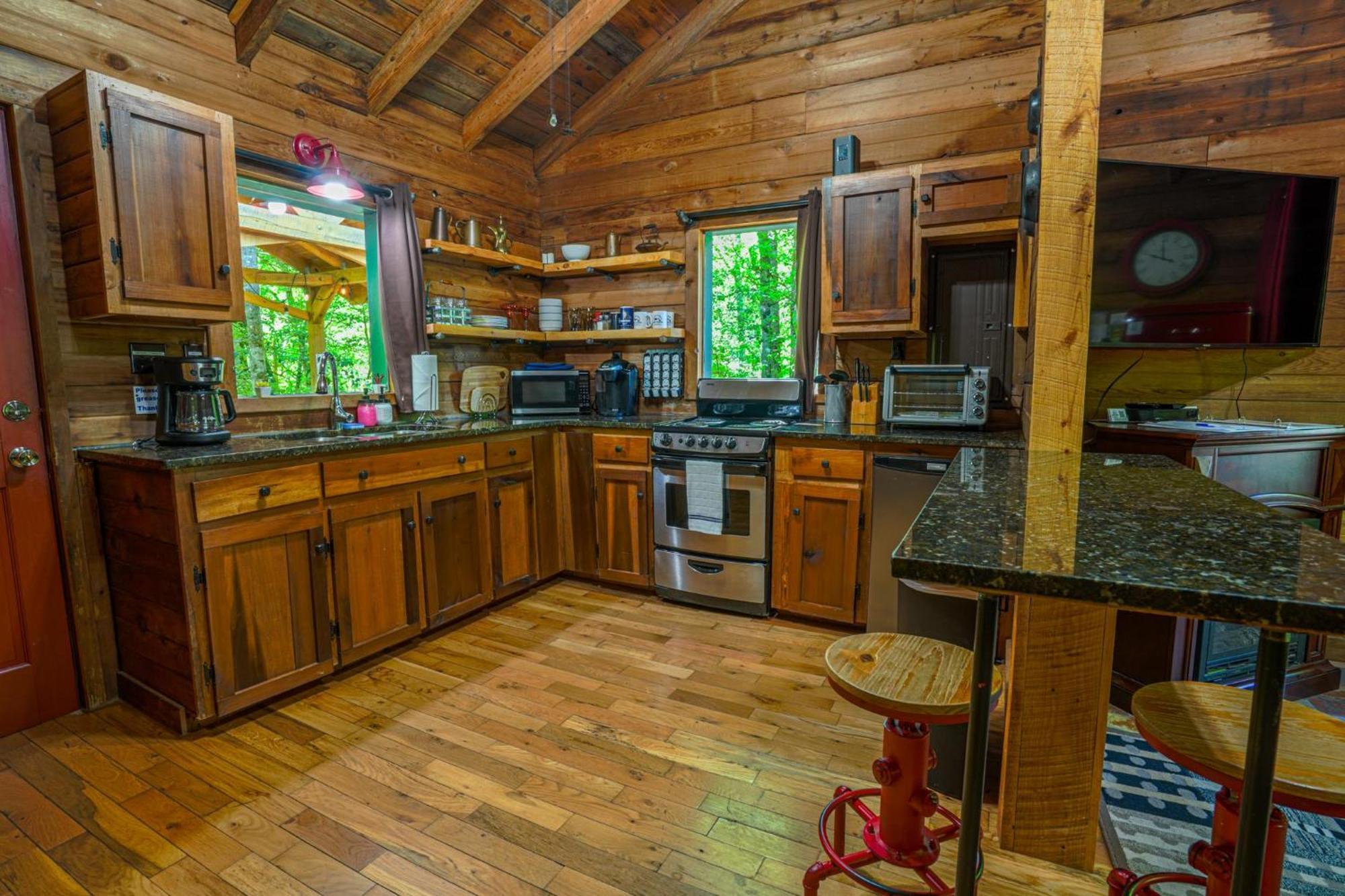 The Big Little Cabin - Hot Tub & Playground Dahlonega Eksteriør bilde
