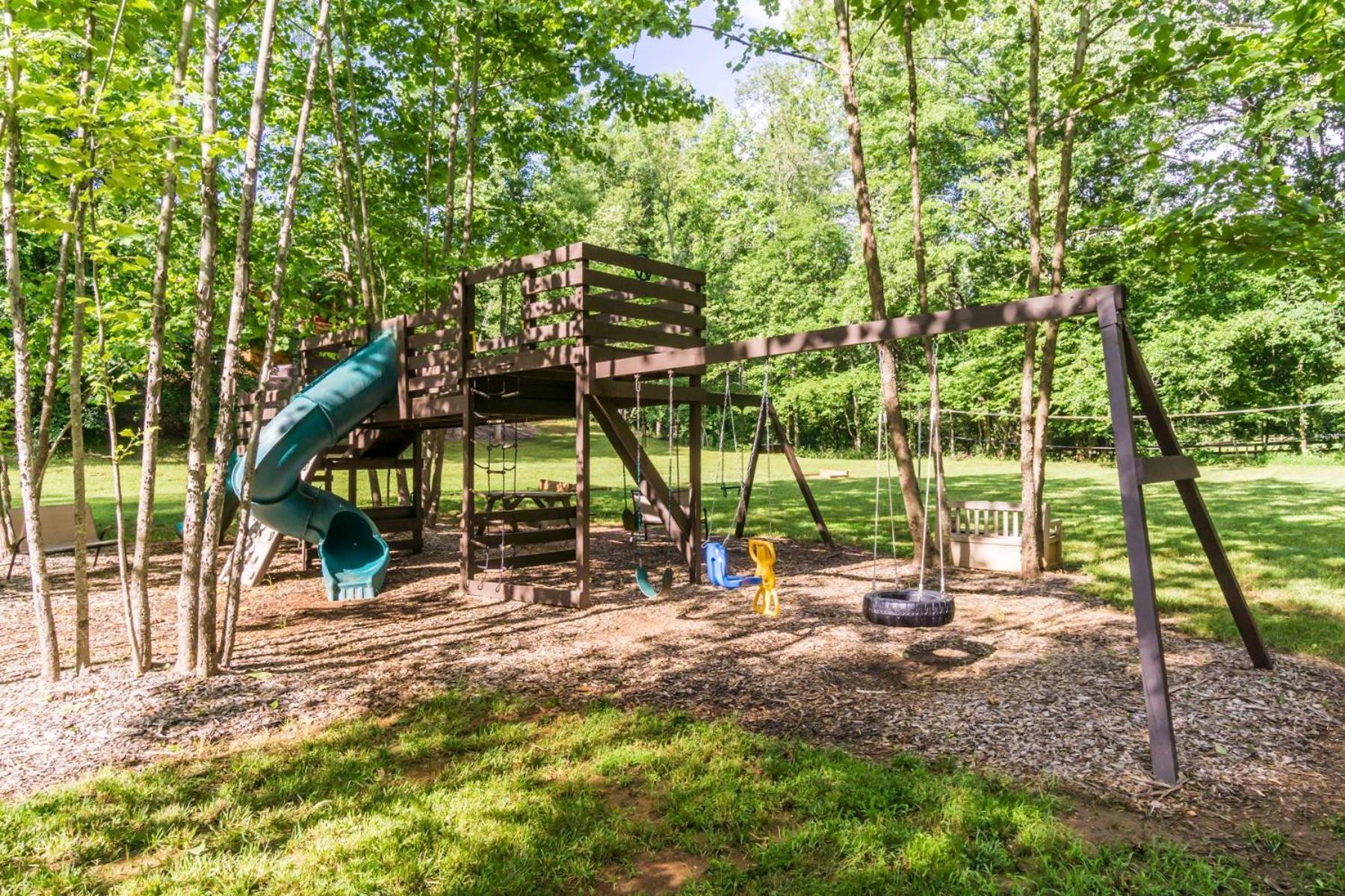 The Big Little Cabin - Hot Tub & Playground Dahlonega Eksteriør bilde
